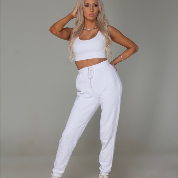 Pants - Women’s white cropped jogger set